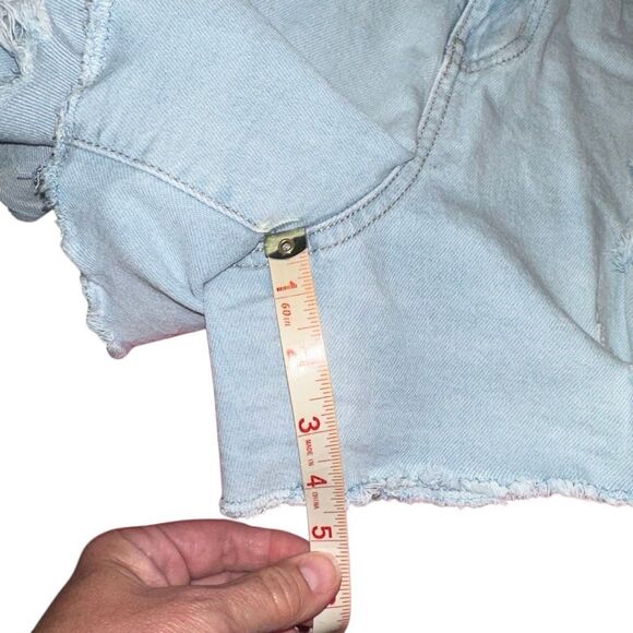 SO Boyfriend super high rise, distressed jean shorts Sz 3/26 - Picture 10 of 11